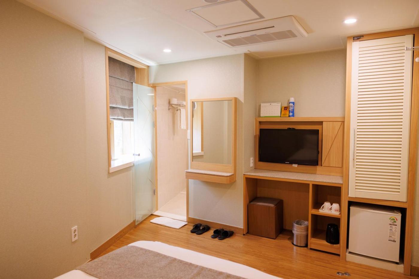 สตาซ โฮเต็ล เชจู โรเบโร Hotel เมืองเชจู ภายนอก รูปภาพ
