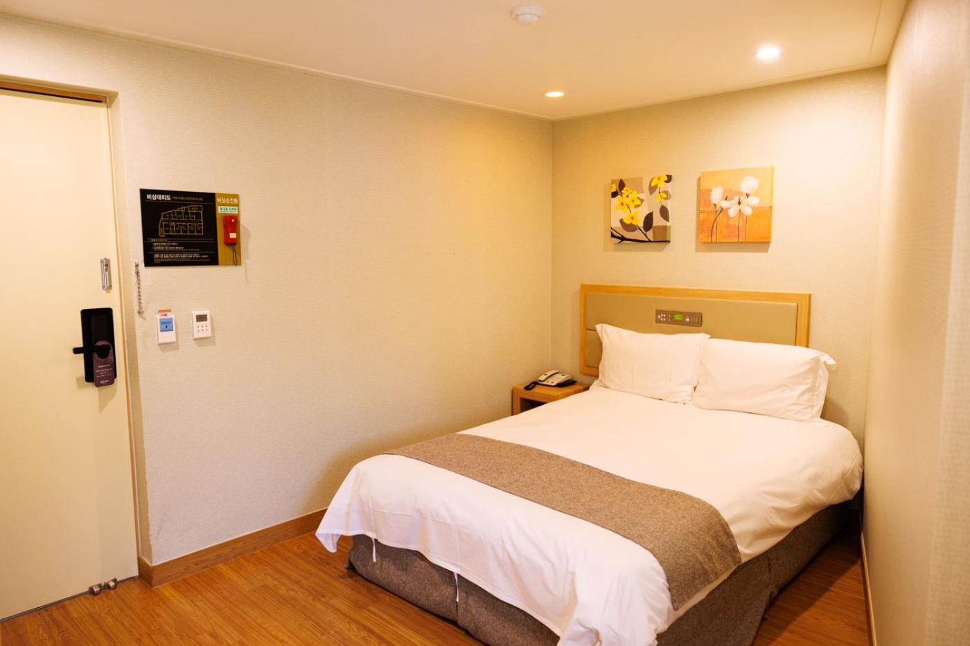 สตาซ โฮเต็ล เชจู โรเบโร Hotel เมืองเชจู ภายนอก รูปภาพ