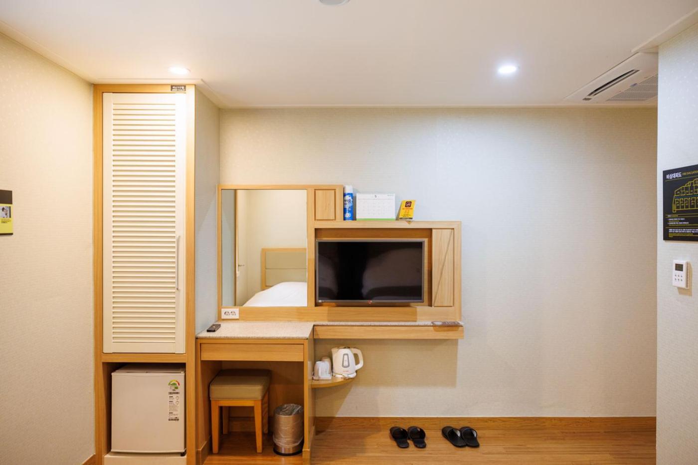 สตาซ โฮเต็ล เชจู โรเบโร Hotel เมืองเชจู ภายนอก รูปภาพ