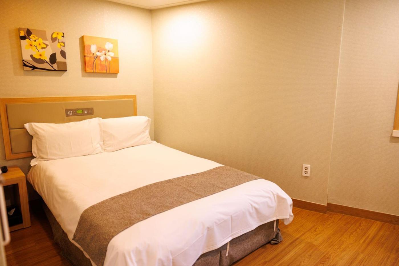 สตาซ โฮเต็ล เชจู โรเบโร Hotel เมืองเชจู ภายนอก รูปภาพ