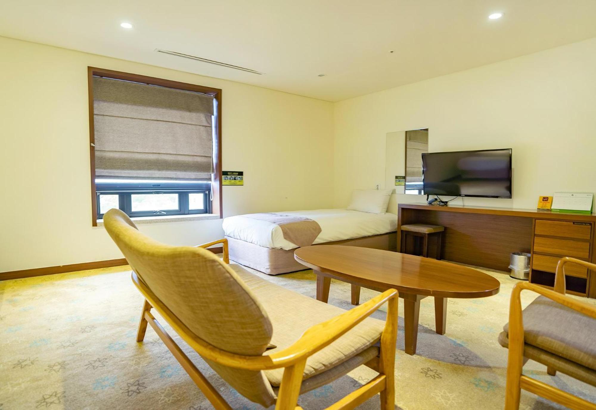 สตาซ โฮเต็ล เชจู โรเบโร Hotel เมืองเชจู ภายนอก รูปภาพ