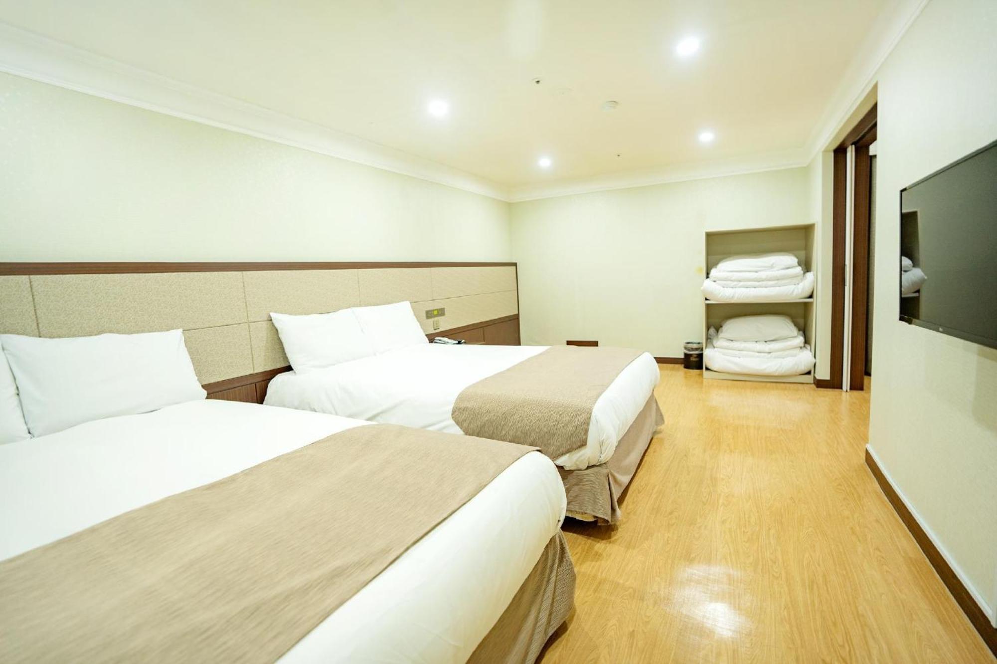 สตาซ โฮเต็ล เชจู โรเบโร Hotel เมืองเชจู ภายนอก รูปภาพ