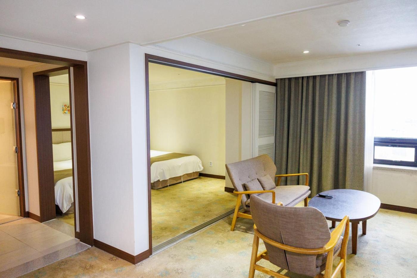 สตาซ โฮเต็ล เชจู โรเบโร Hotel เมืองเชจู ภายนอก รูปภาพ