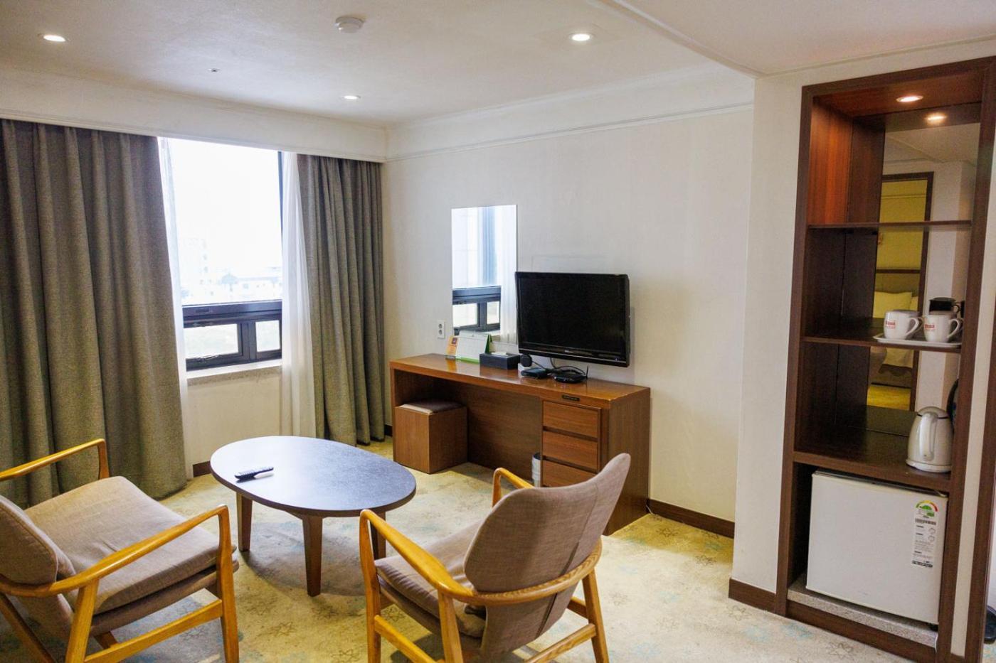 สตาซ โฮเต็ล เชจู โรเบโร Hotel เมืองเชจู ภายนอก รูปภาพ