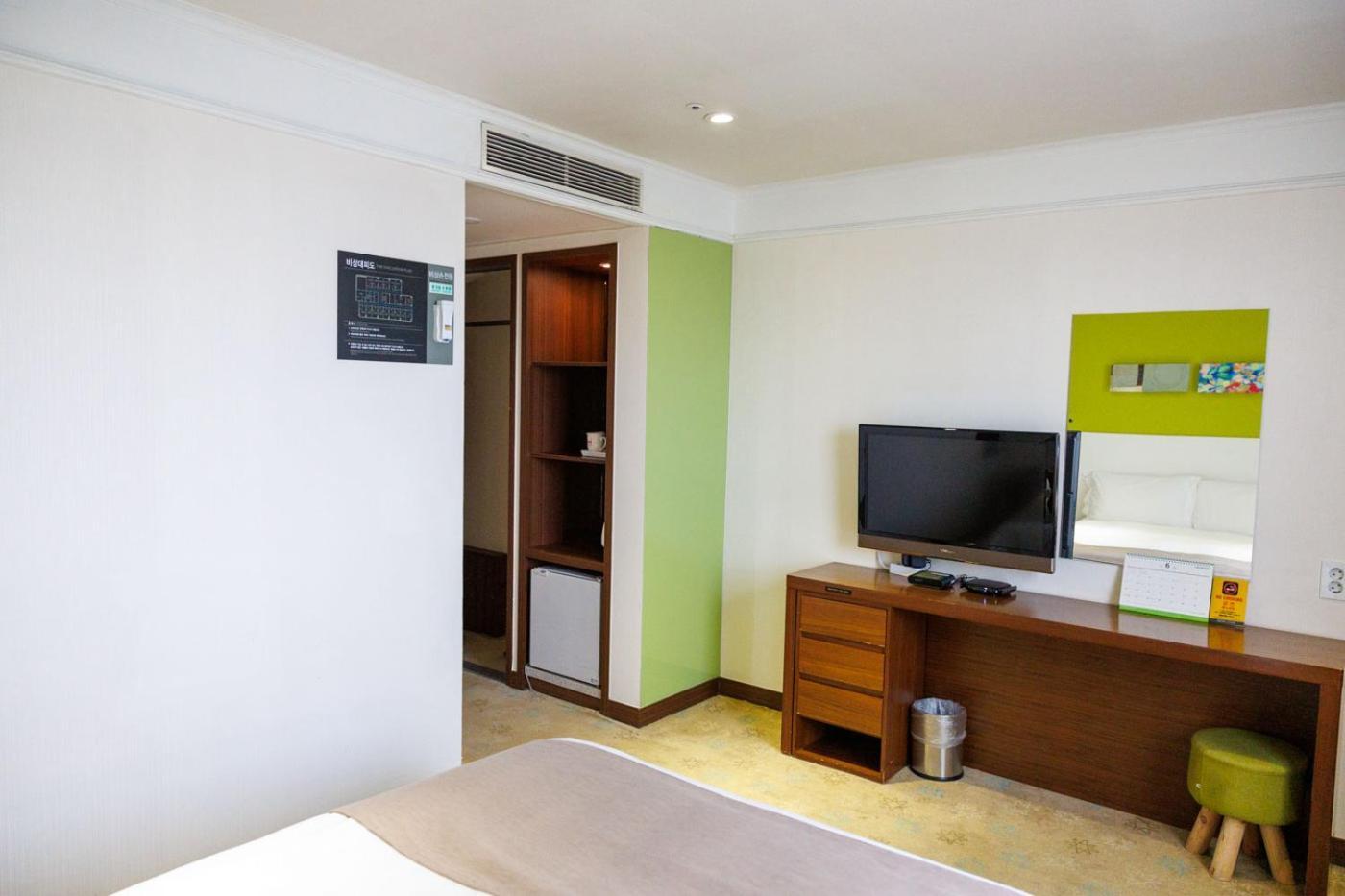 สตาซ โฮเต็ล เชจู โรเบโร Hotel เมืองเชจู ภายนอก รูปภาพ