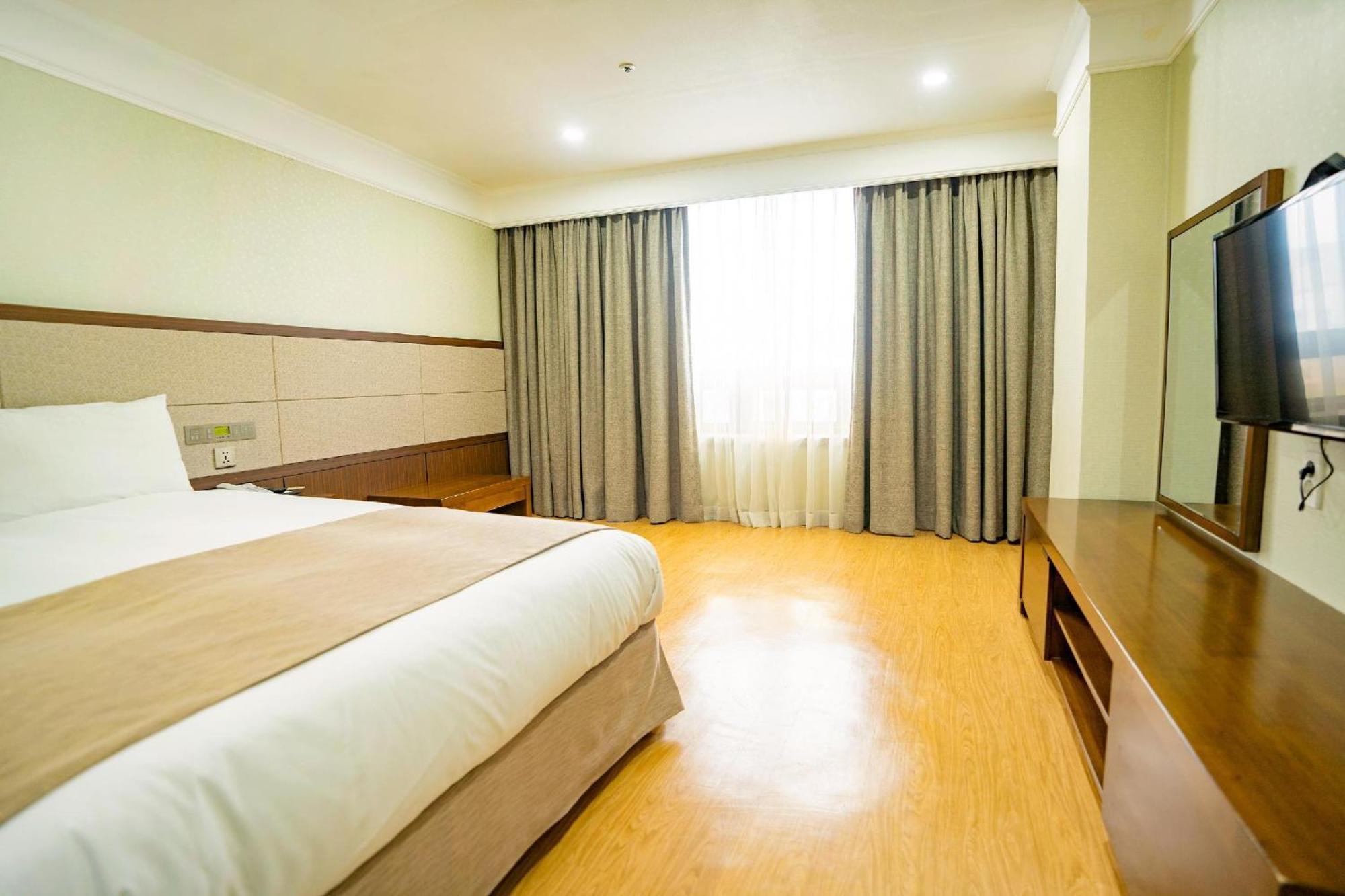 สตาซ โฮเต็ล เชจู โรเบโร Hotel เมืองเชจู ภายนอก รูปภาพ
